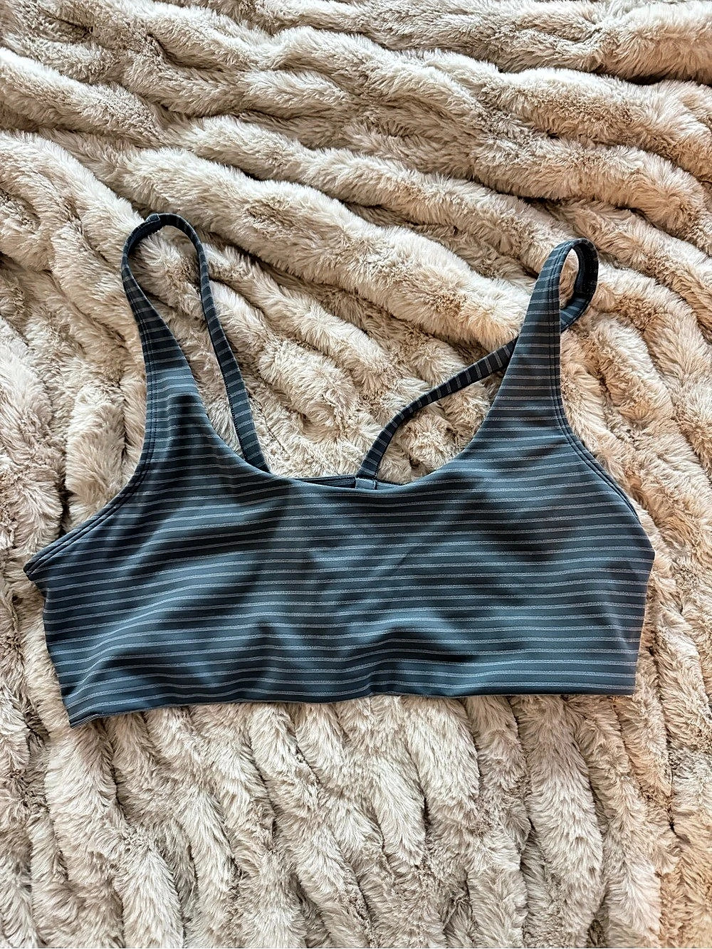 Vuori Yosemite Bra Striped Sports Bra in Blue